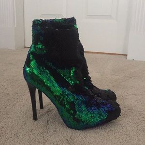 Wild diva lounge blue and green sequin pumps